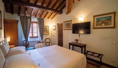 Habitación con 1 cama doble o 2 individuales, en la zona del jardín