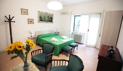 Habitación triple, balcón
