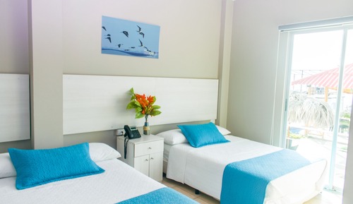 Habitación familiar doble, 2 camas dobles, balcón, vistas al mar