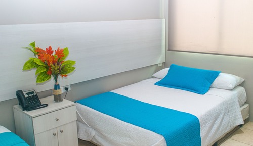 Habitación cuádruple estándar, 2 camas dobles, baño privado