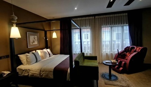 Estudio Premier, 1 cama de matrimonio grande, bañera, vistas a la ciudad
