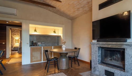 Suite Deluxe, 1 cama de matrimonio grande, chimenea, en la zona del jardín