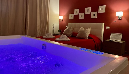 Suite de lujo, bañera de hidromasaje