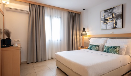 Suite with Side Sea View