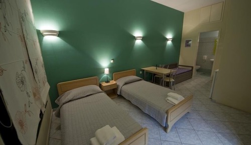 Habitación triple, vistas al jardín