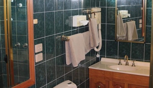 Habitación ejecutiva doble, 1 cama de matrimonio con sofá cama, bañera