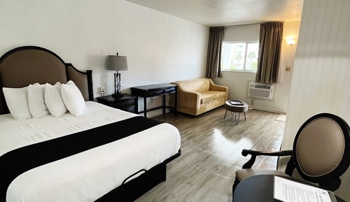 Estudio clásico, 1 cama de matrimonio grande con sofá cama