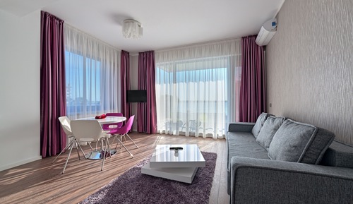 Apartamento, 2 habitaciones, balcón, vistas parciales al lago