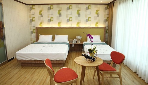 Habitación triple, varias camas