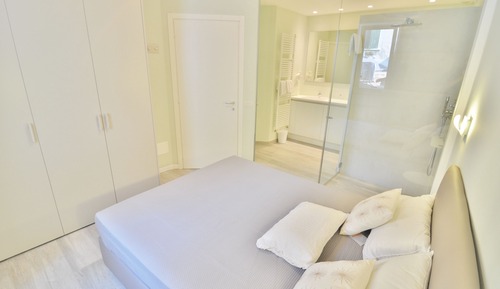 Apartamento, en edificio anexo (Menta)