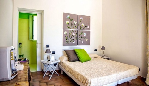 Habitación con 1 cama doble o 2 individuales, vistas al jardín