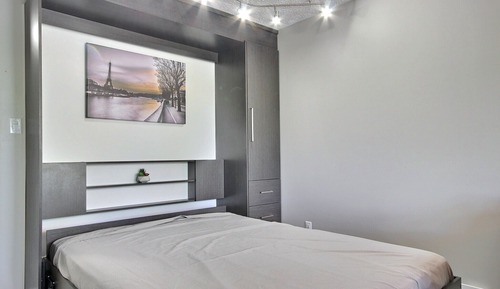 Studio, Lake View