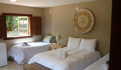 Quarto Quádruplo Comfort com Ar (Frio/Quente)