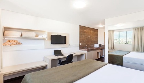 Habitación básica con 2 camas individuales