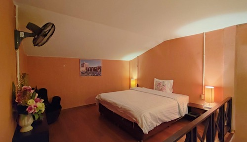 Habitación Deluxe con 2 camas individuales, varias camas, bañera de hidromasaje, entresuelo