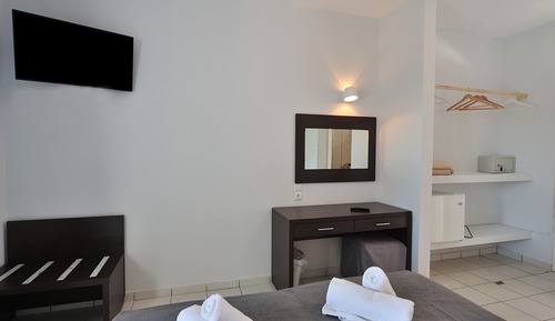 Double Budget Room (Semi-basement)