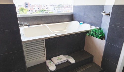 Suite, bañera de hidromasaje
