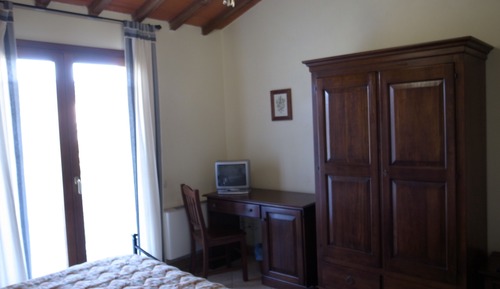 Habitación estándar con 1 cama doble o 2 individuales (3 pax)
