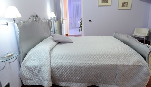 Suite de lujo, 1 cama de matrimonio grande, bañera, vistas al parque