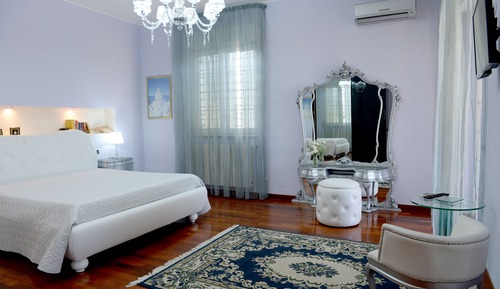 Suite Deluxe, 1 cama de matrimonio grande, baño privado, vistas a la piscina