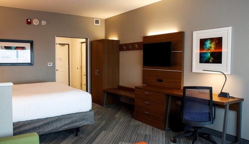 Suite, 1 habitación, accesible para personas con discapacidad (Communication, Roll-In Shower)