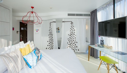 Artist Signature Room By Chalit