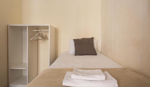 Habitación triple, balcón