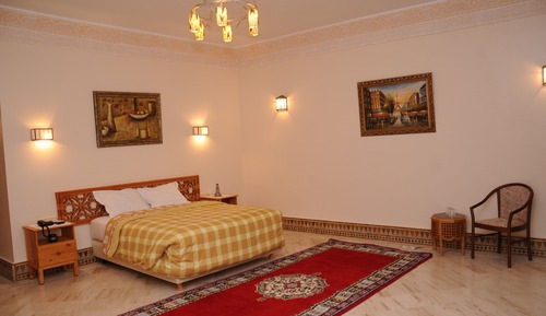 Suite familiar, varias camas, vistas al patio