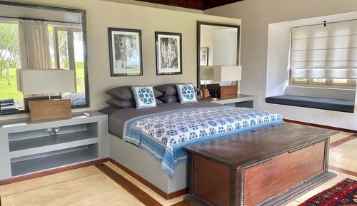 Suite, 1 cama de matrimonio grande, vistas al jardín