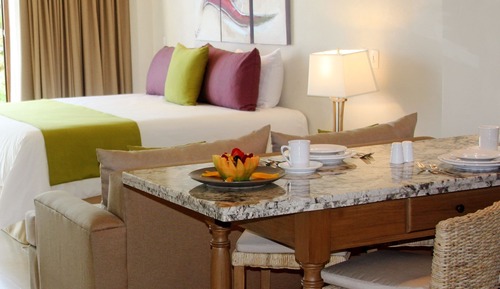 Suite junior, vistas parciales al mar