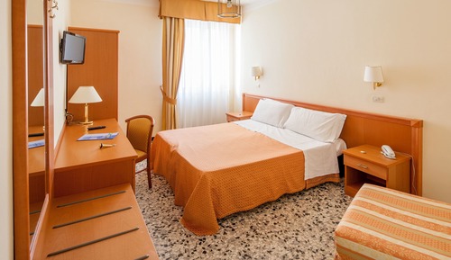 Habitación estándar con 1 cama doble o 2 individuales