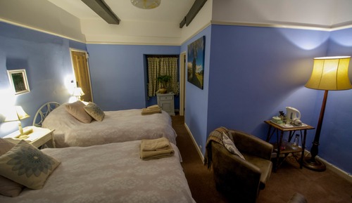 Habitación superior con 1 cama doble o 2 individuales (Cider Room)