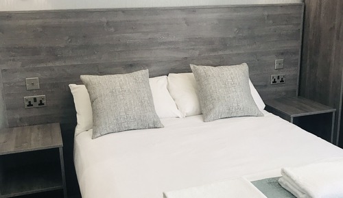 Habitación doble (Room 8)