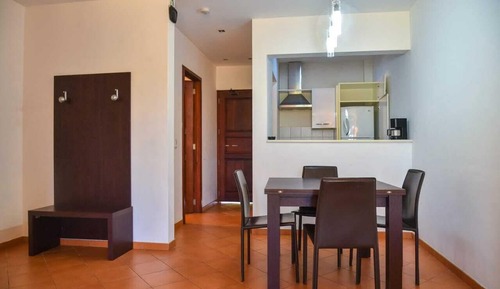 Apartamento básico, 1 habitación, cocina básica, vistas a la ciudad