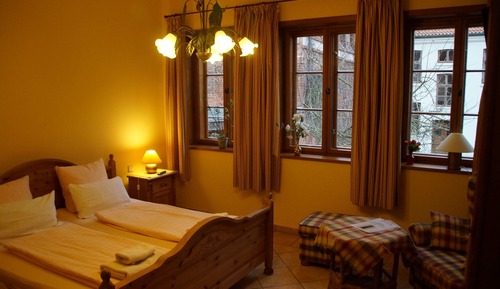 Habitación con 1 cama doble o 2 individuales, baño privado