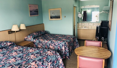 Habitación básica, 2 camas dobles, no fumadores