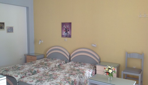 Estudio, vistas parciales al mar