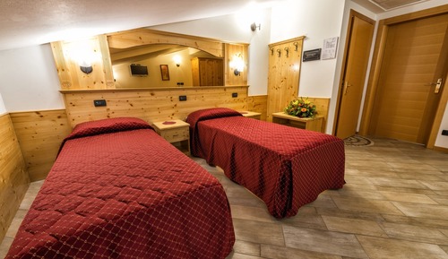 Habitación triple estándar, vistas a la montaña
