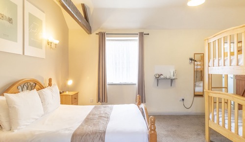 Habitación cuádruple estándar, varias camas, en edificio anexo