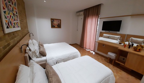 Habitación triple superior, balcón