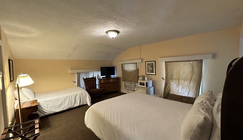 Habitación, varias camas