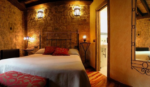 Habitación con 1 cama doble o 2 individuales, vistas a la montaña