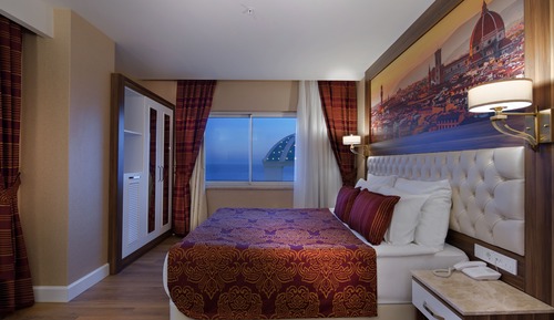 Suite, bañera de hidromasaje, vistas al mar