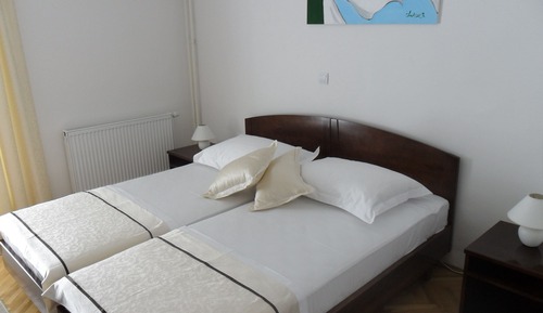 Habitación con 1 cama doble o 2 individuales, balcón