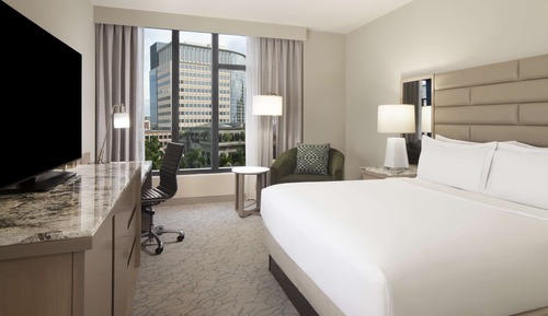 Habitación, 1 cama de matrimonio grande, vistas a la ciudad, planta ejecutiva