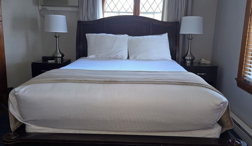 Standard Room, 1 Queen Bed, Patio, Ocean View (114- 1 Queen Bed Fireplace Porch Full OV 1st Floor)