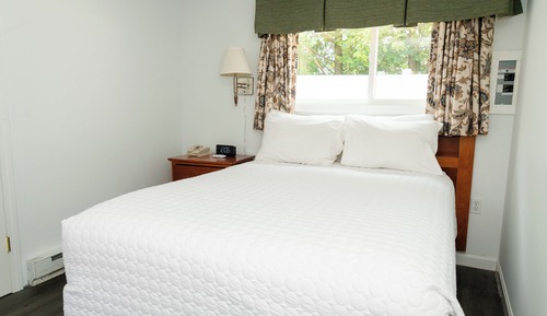 Standard Room, 1 Queen Bed, Accessible, Non Smoking (210- 1 Queen Bed Handicapped Non-OV 1st Floor)