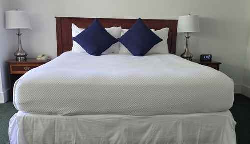 Standard Room, 1 King Bed, Non Smoking (101- 1 King Bed Non-Ocean View 1st Floor)