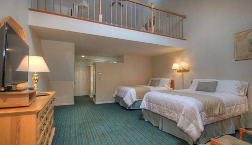 Deluxe Room, 2 Queen Beds, Non Smoking (135/136- Deluxe 2 Queen Beds Non-OV 2nd Floor)