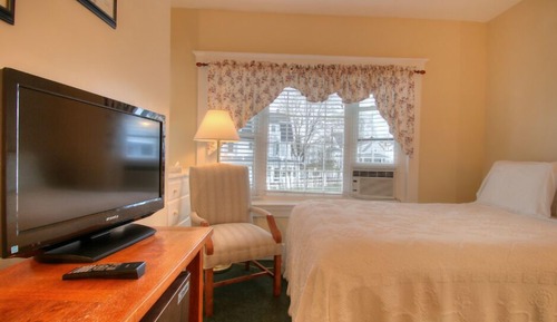 Standard Room, 1 Double Bed, Non Smoking (100 -1 Double Bed Non-Ocean View 1st Floor)